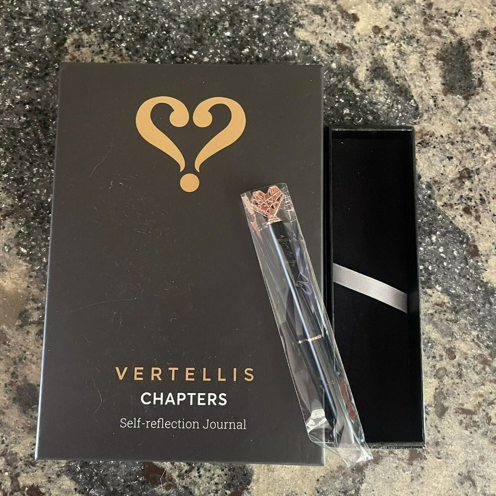 NEW Vertellis Chapters Self Reflection Black Journal 13 Chapters & Heart Pen